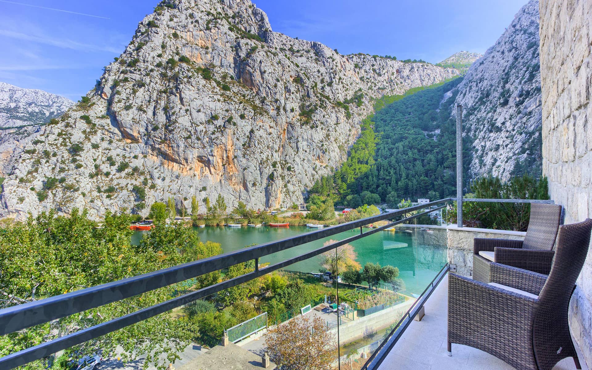 Double room with balcony and river view